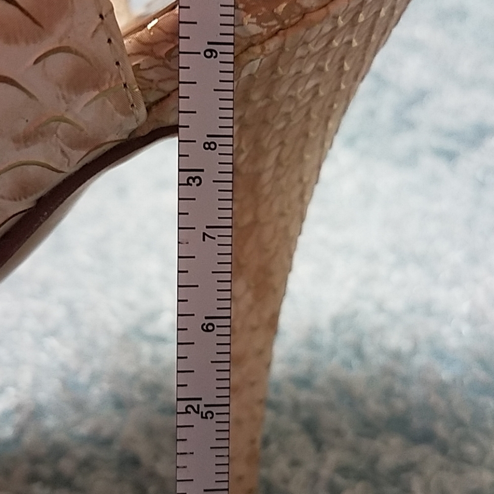 Beige and white high Heels - Picture 6 of 7